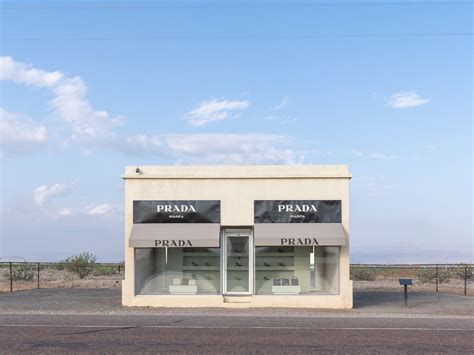 Prada marfa shop